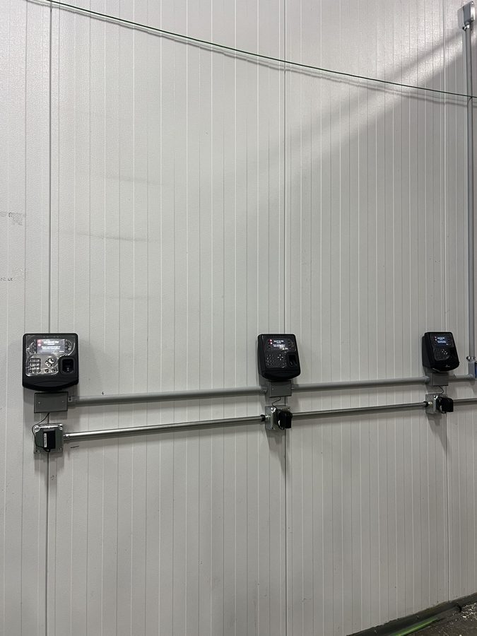Fibra óptica · Cámaras · Control de acceso · Starlink · Red - Passion Growers - Houston, TX 2024 - photo 4 of 12