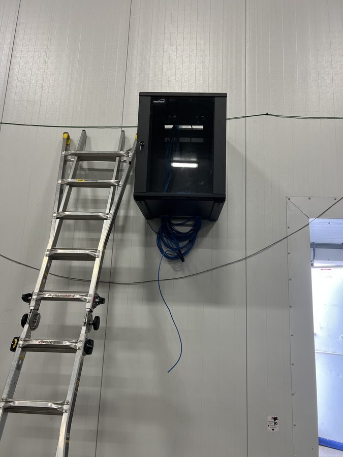 Fibra óptica · Cámaras · Control de acceso · Starlink · Red - Passion Growers - Houston, TX 2024 - photo 5 of 12