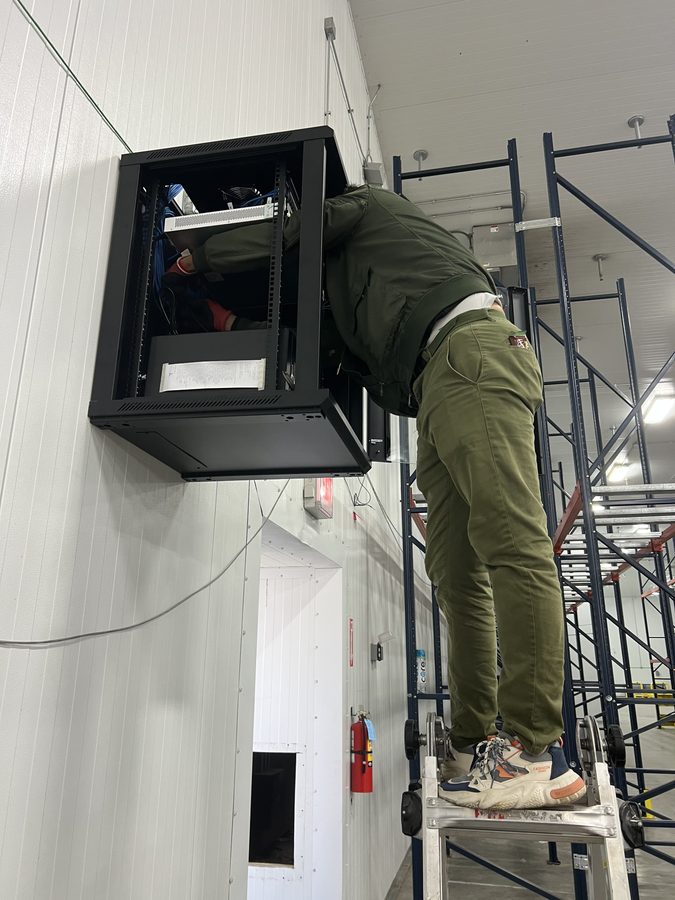 Fibra óptica · Cámaras · Control de acceso · Starlink · Red - Passion Growers - Houston, TX 2024 - photo 8 of 12