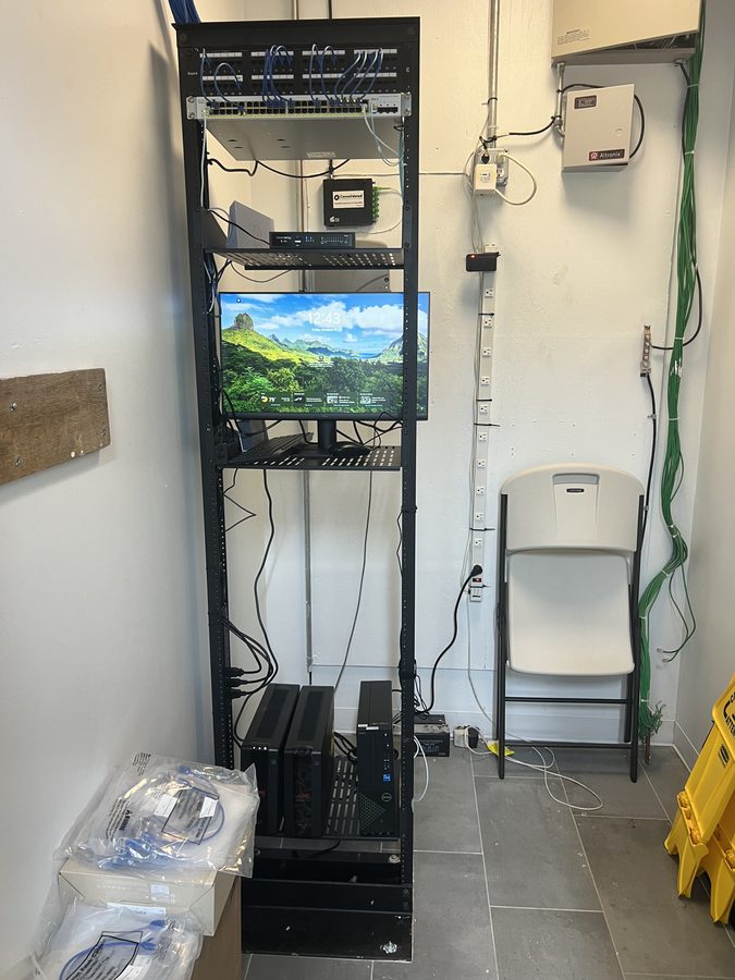 Fibra óptica · Cámaras · Control de acceso · Starlink · Red - Passion Growers - Houston, TX 2024 - photo 9 of 12