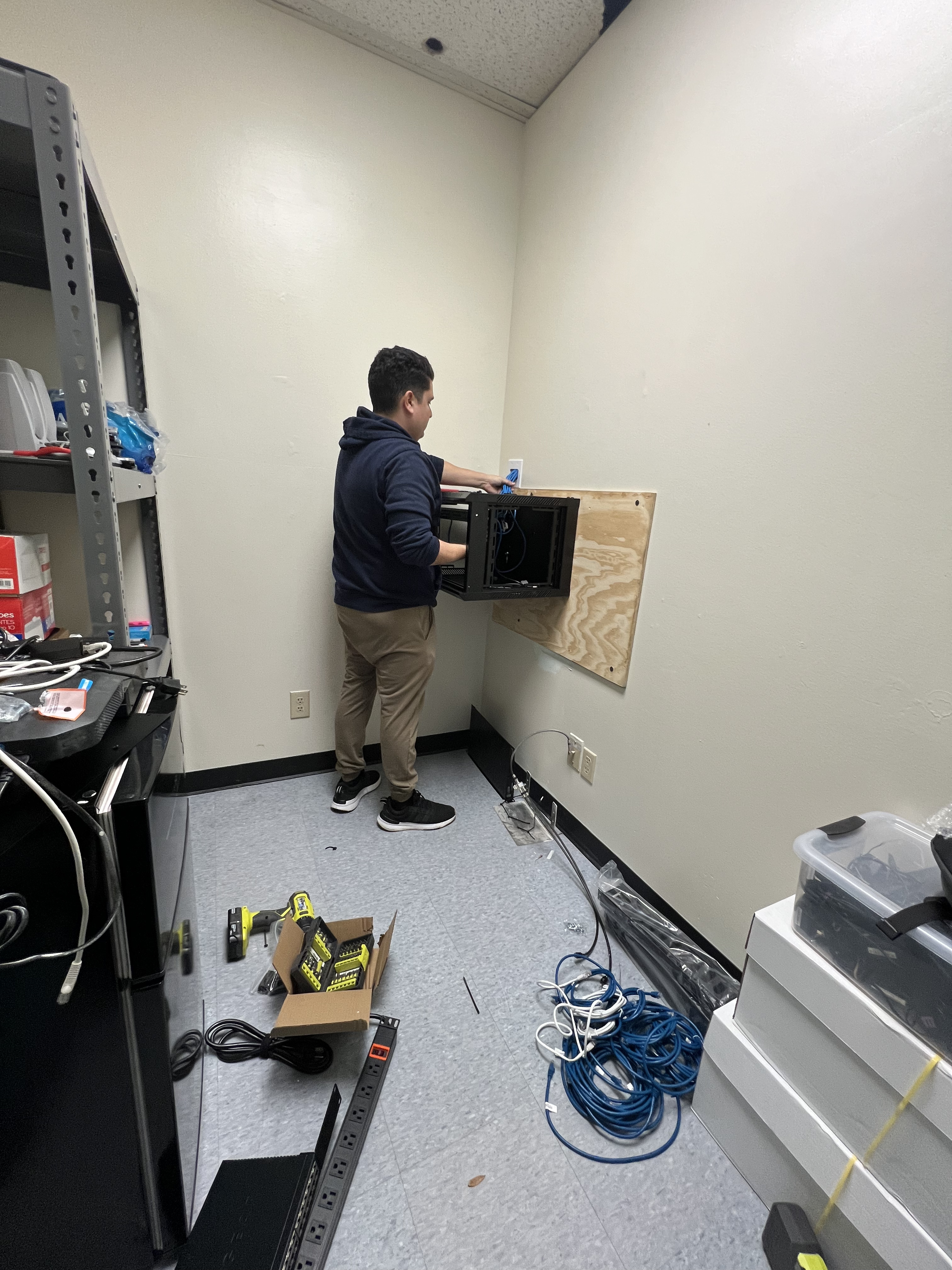 Cámaras de seguridad · Cableado · VoIP - ETX Diagnostics - Houston, TX 2024 - photo 13 of 30