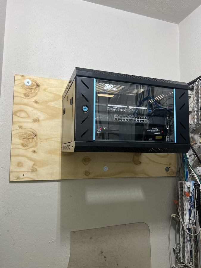 Rack de IT · Cableado estructurado · Red - INGU Inc - Houston, TX 2024 - photo 1 of 3