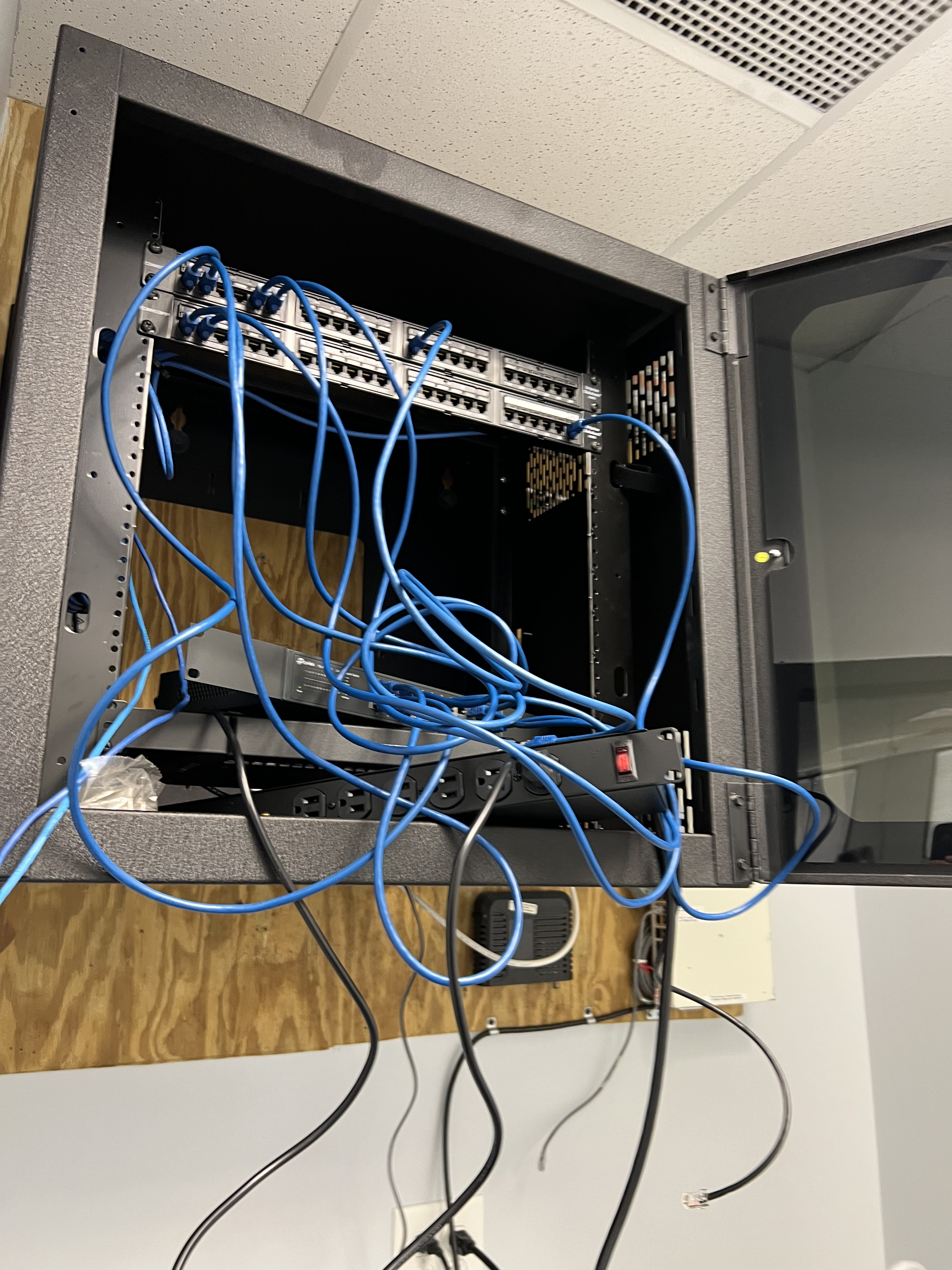 Cableado de red · Rack de IT · Infraestructura - General Noli — Houston - Houston, TX 2024 - photo 2 of 30