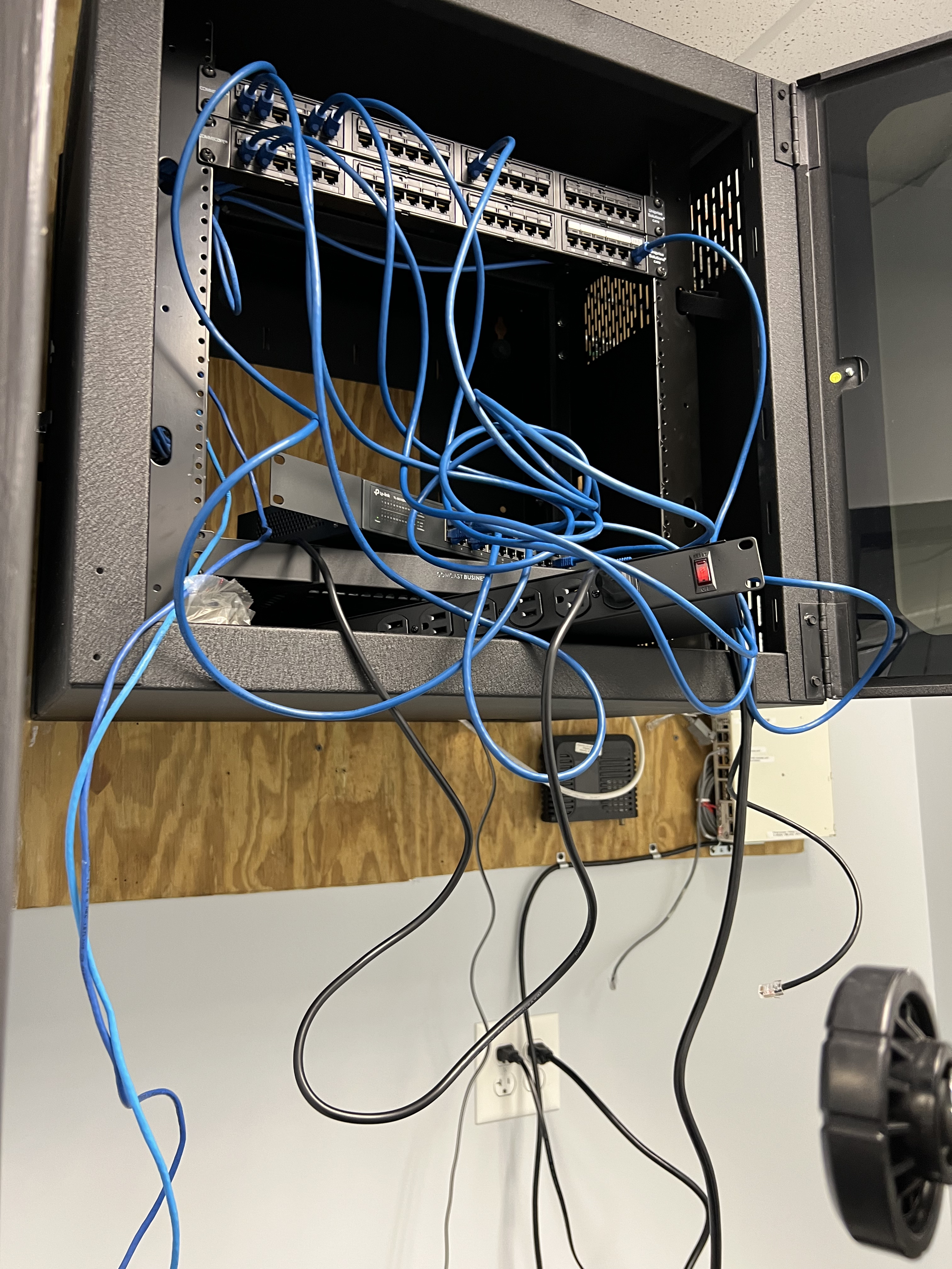 Cableado de red · Rack de IT · Infraestructura - General Noli — Houston - Houston, TX 2024 - photo 3 of 30