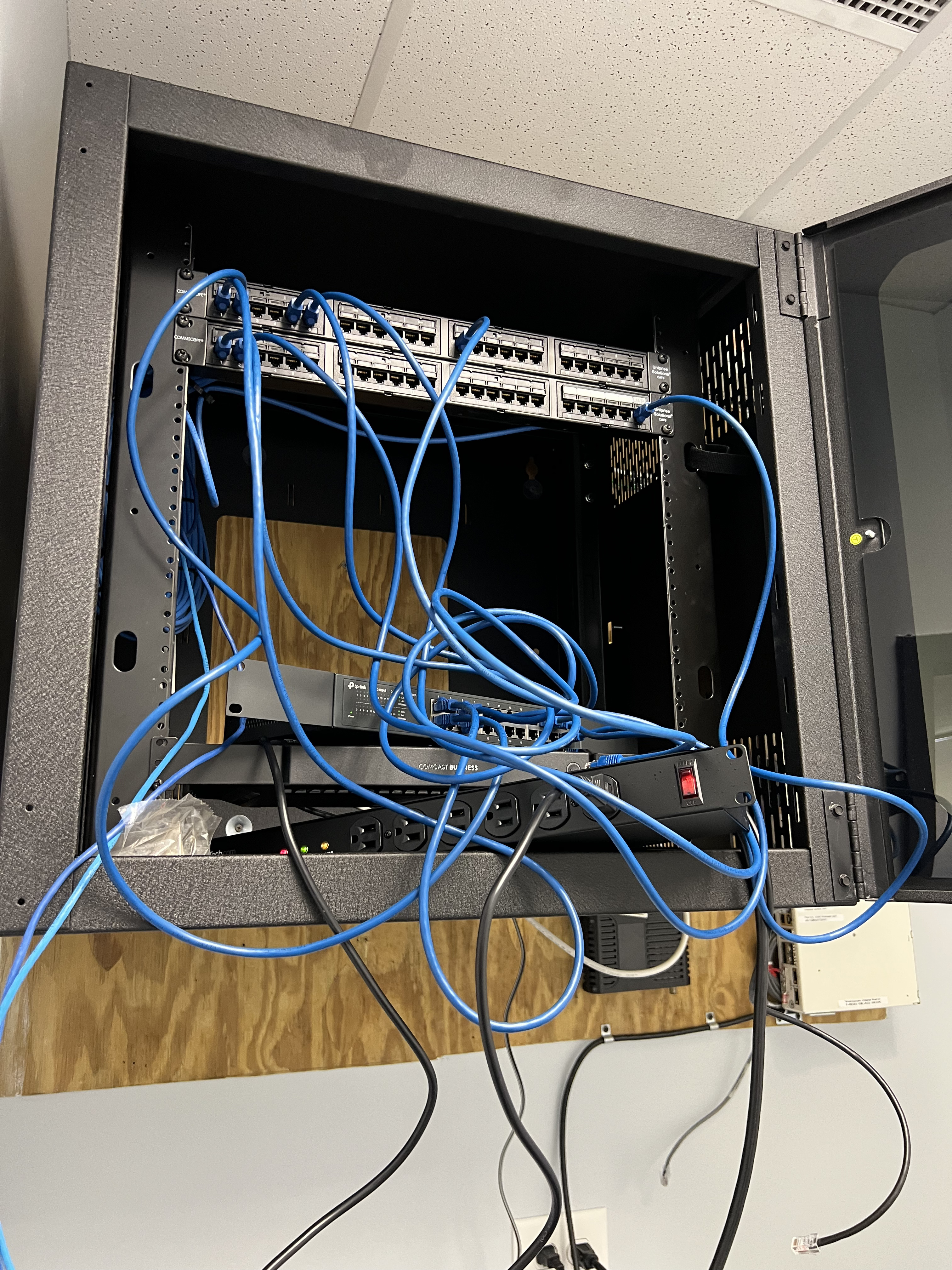 Cableado de red · Rack de IT · Infraestructura - General Noli — Houston - Houston, TX 2024 - photo 4 of 30