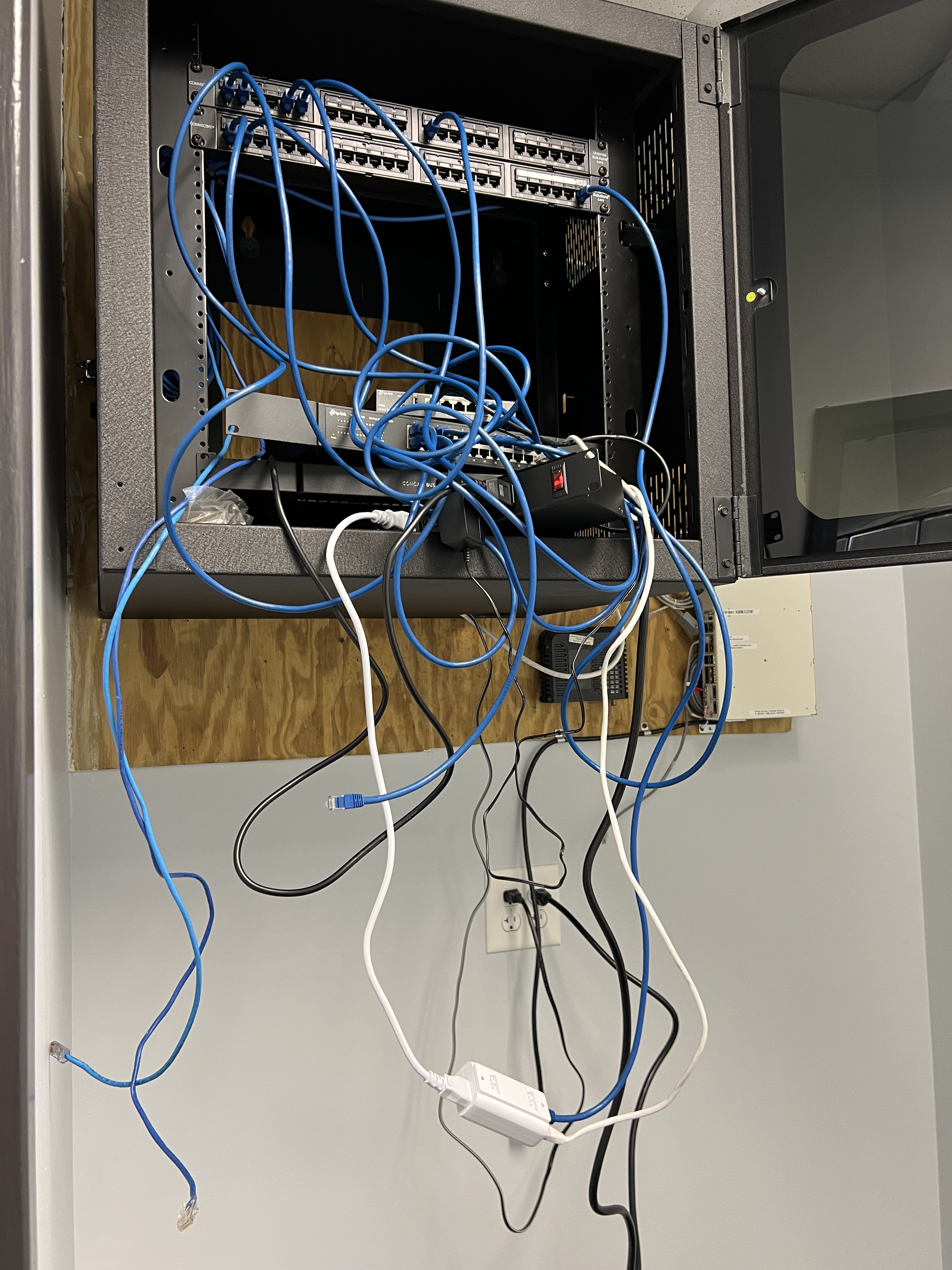 Cableado de red · Rack de IT · Infraestructura - General Noli — Houston - Houston, TX 2024 - photo 11 of 30