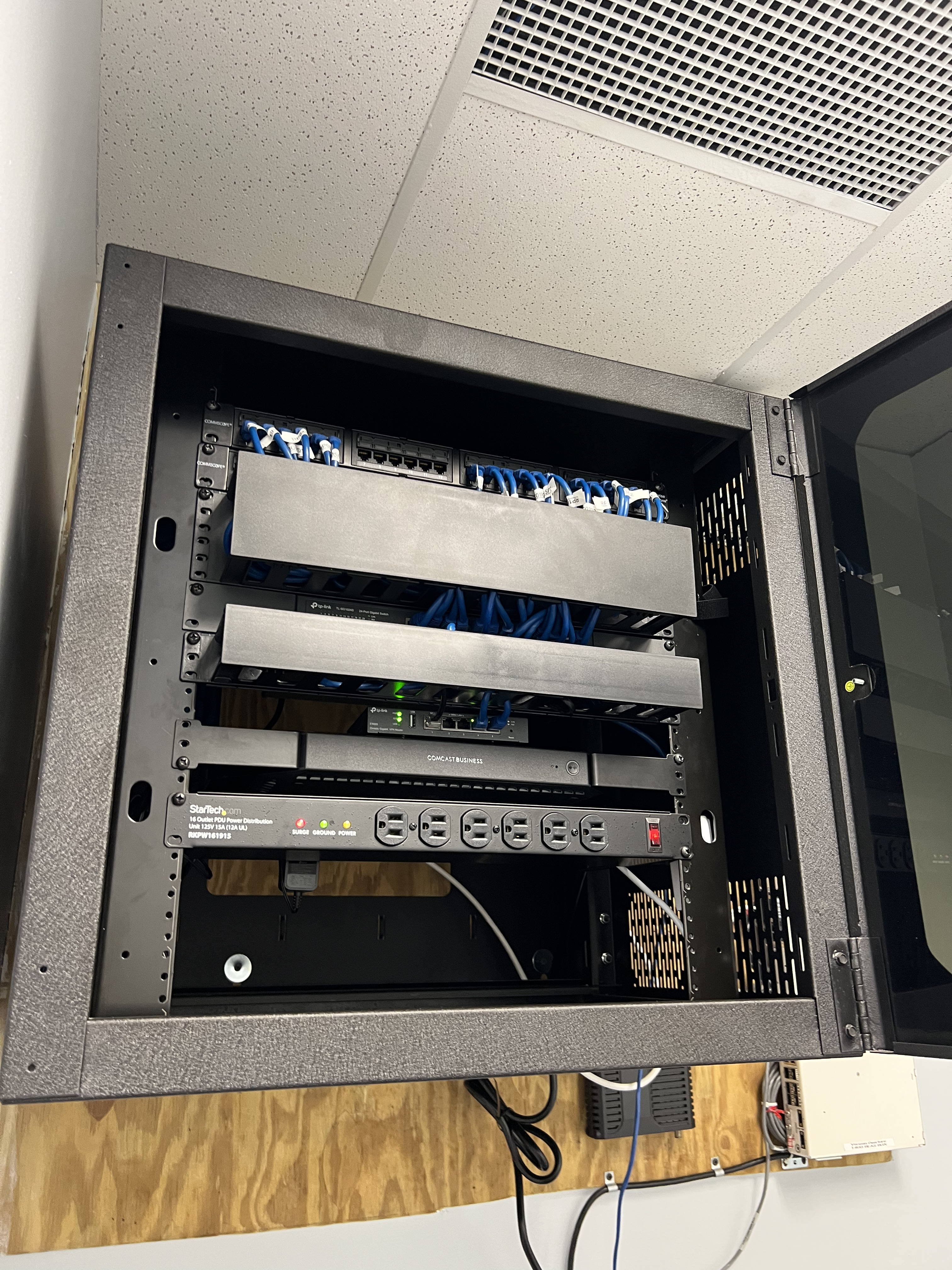 Cableado de red · Rack de IT · Infraestructura - General Noli — Houston - Houston, TX 2024 - photo 21 of 30