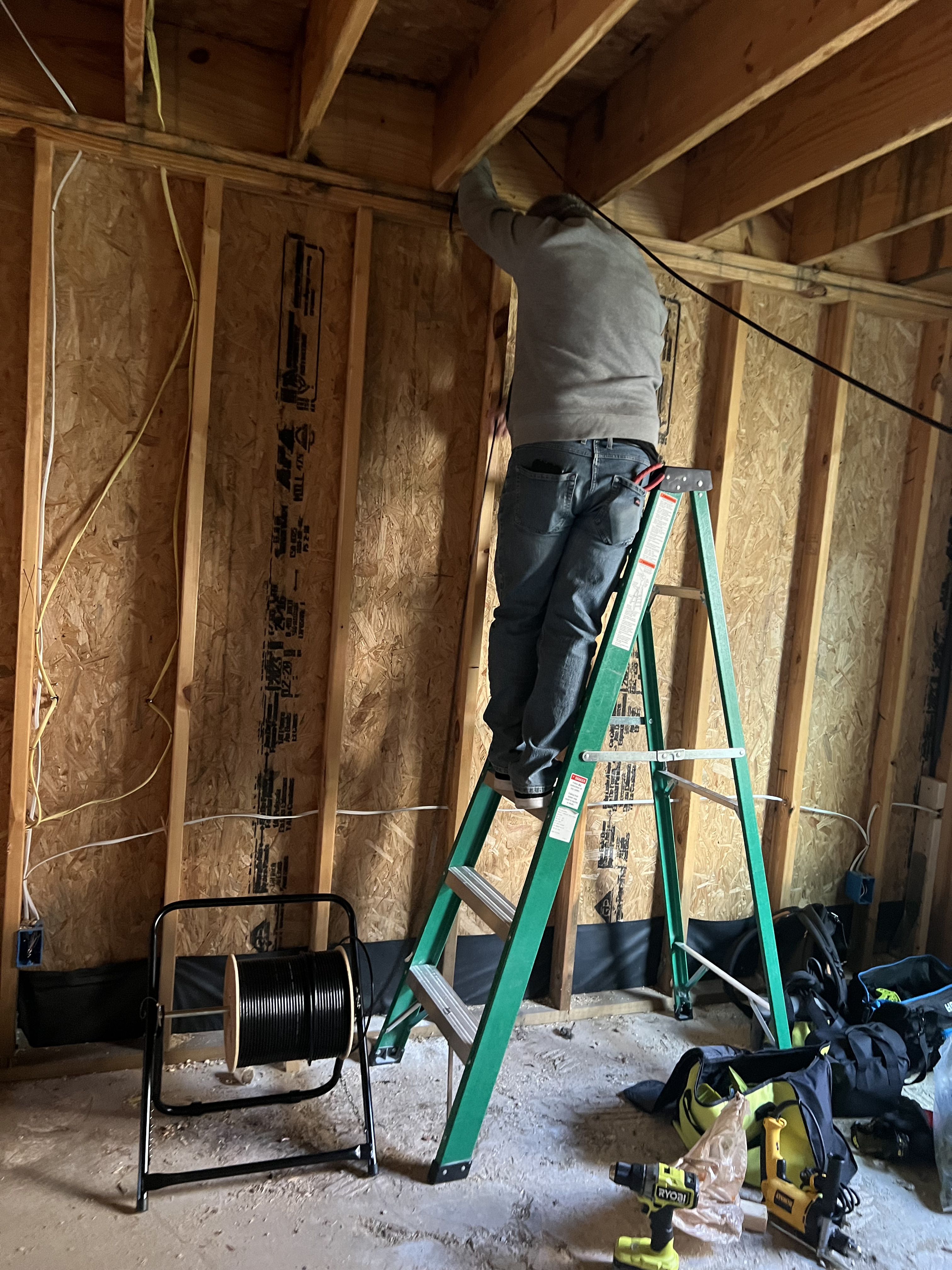 Cableado de red · Preinstalación · Coaxial - Ram Construction · Sedona Apartments - Houston, TX 2024 - photo 3 of 15