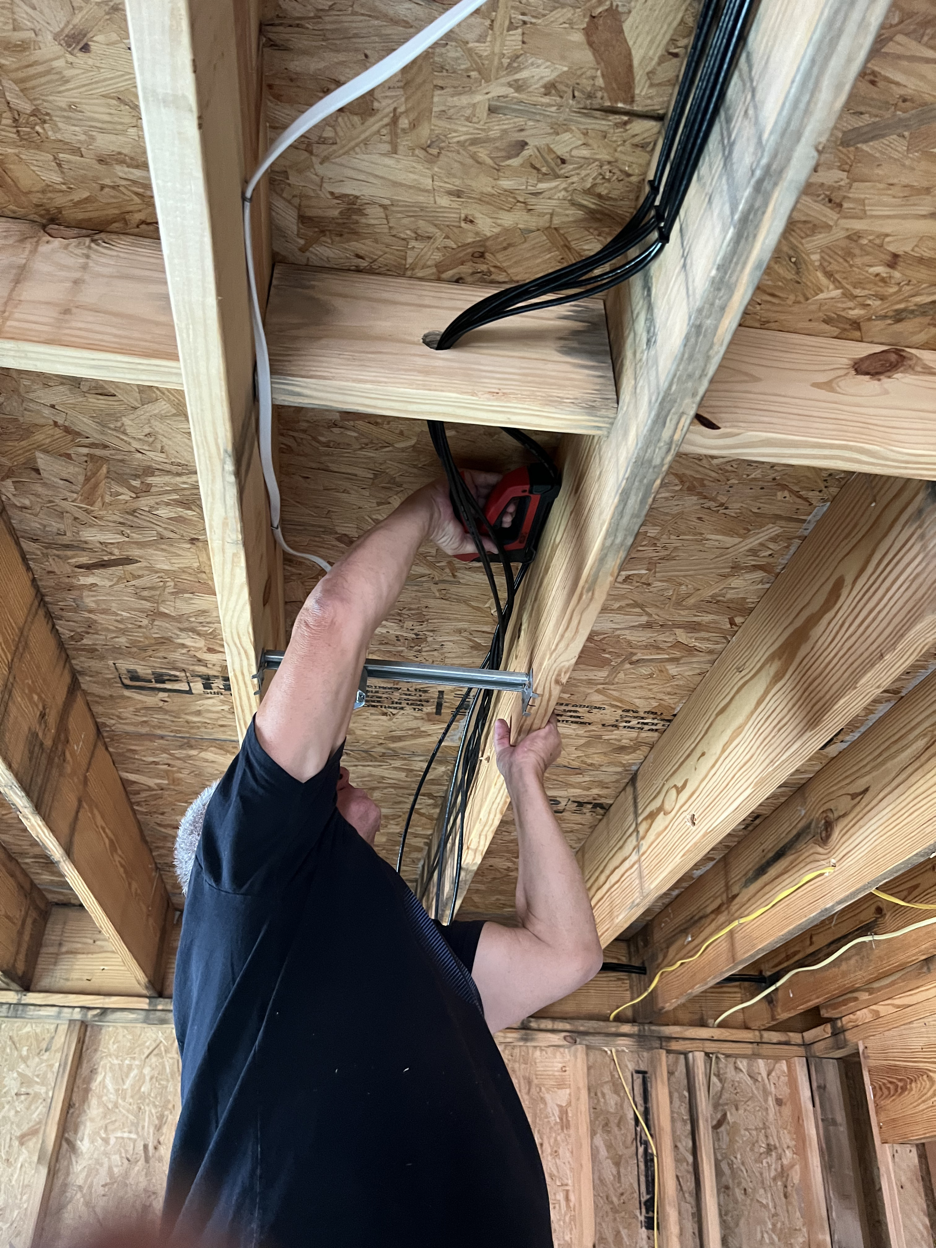 Cableado de red · Preinstalación · Coaxial - Ram Construction · Sedona Apartments - Houston, TX 2024 - photo 8 of 15