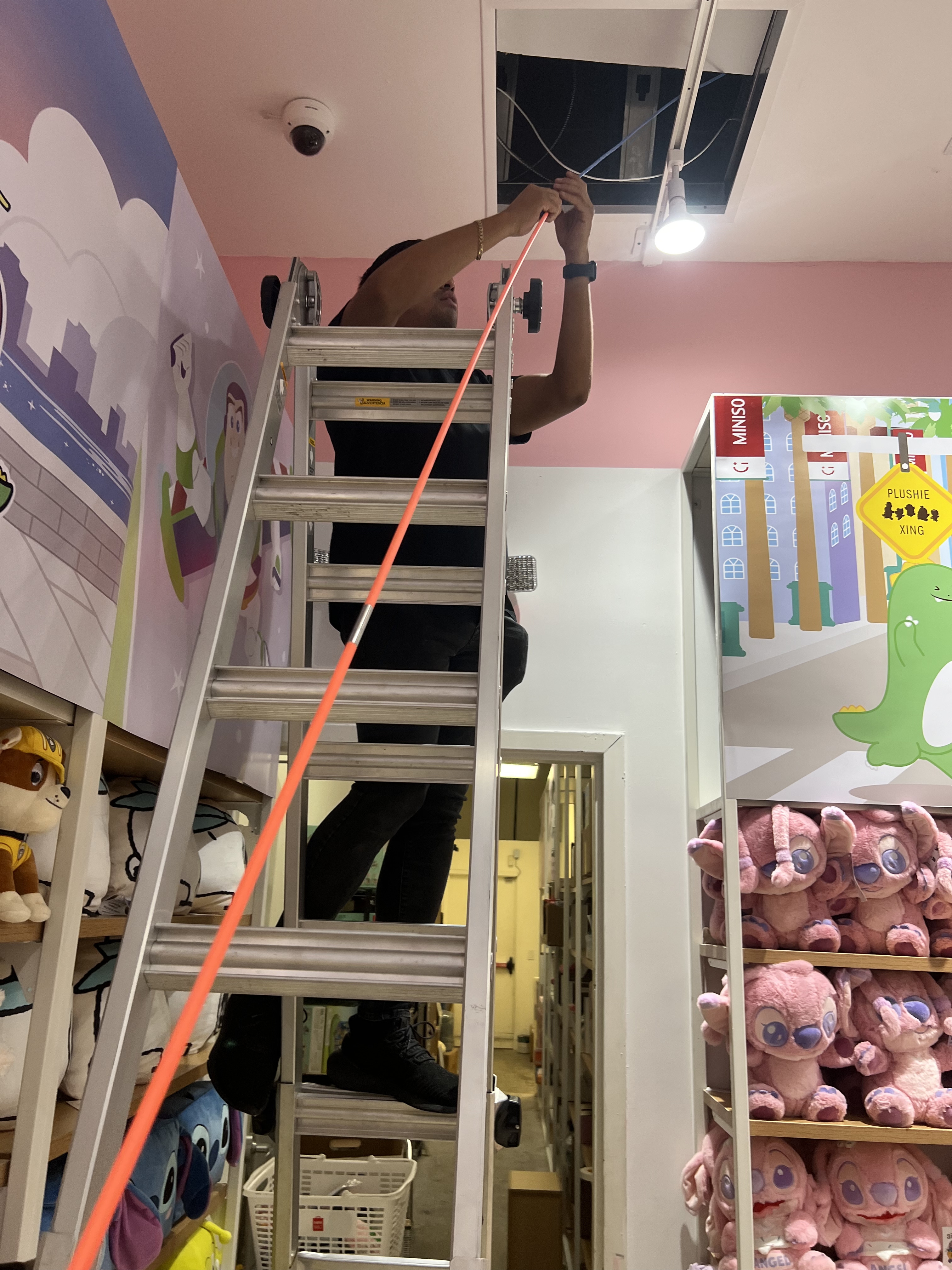 Cableado de red · Soporte técnico · Conectividad - Miniso — Memorial City Mall - Houston, TX 2024 - photo 8 of 21
