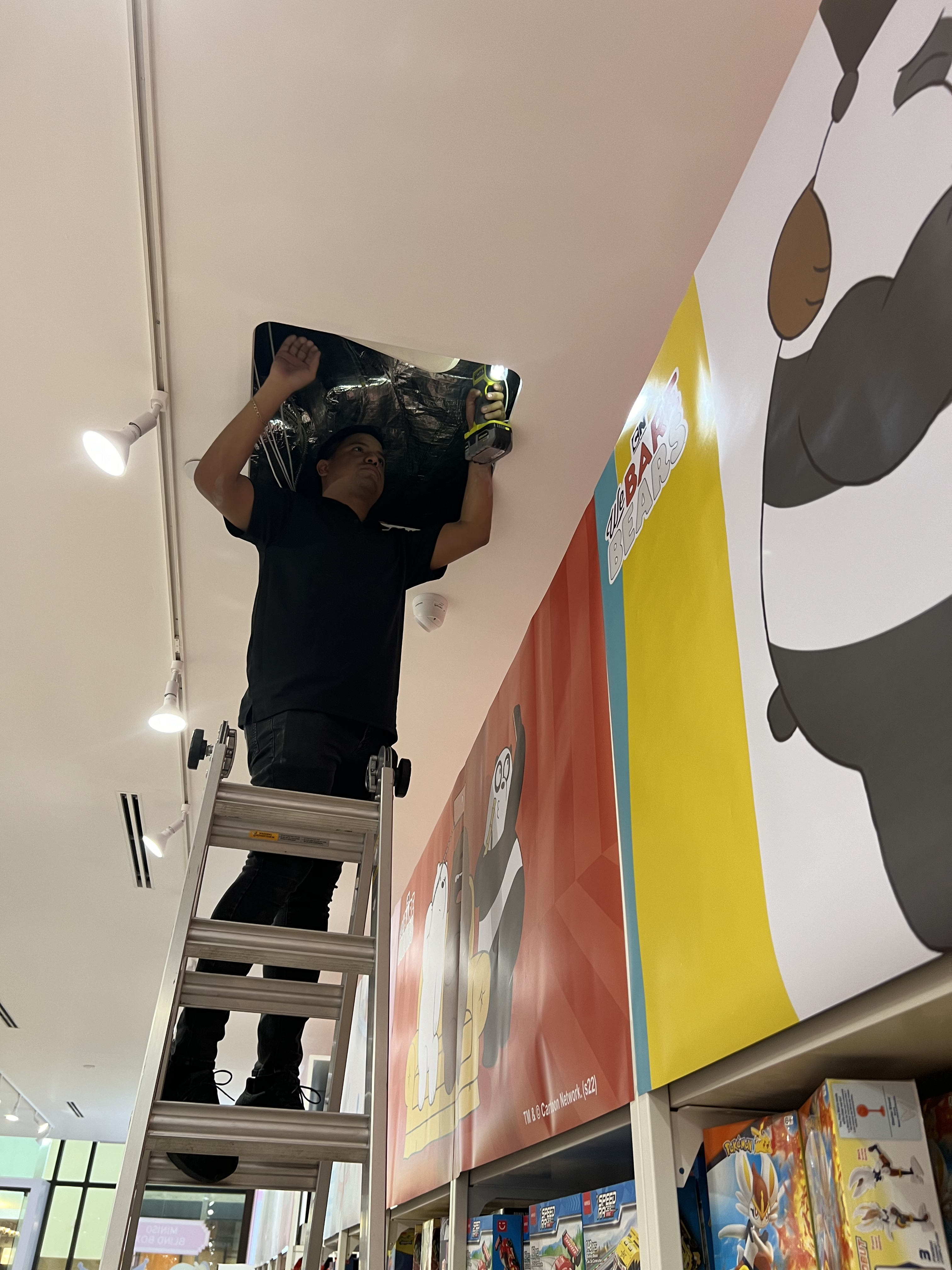 Cableado de red · Soporte técnico · Conectividad - Miniso — Memorial City Mall - Houston, TX 2024 - photo 14 of 21