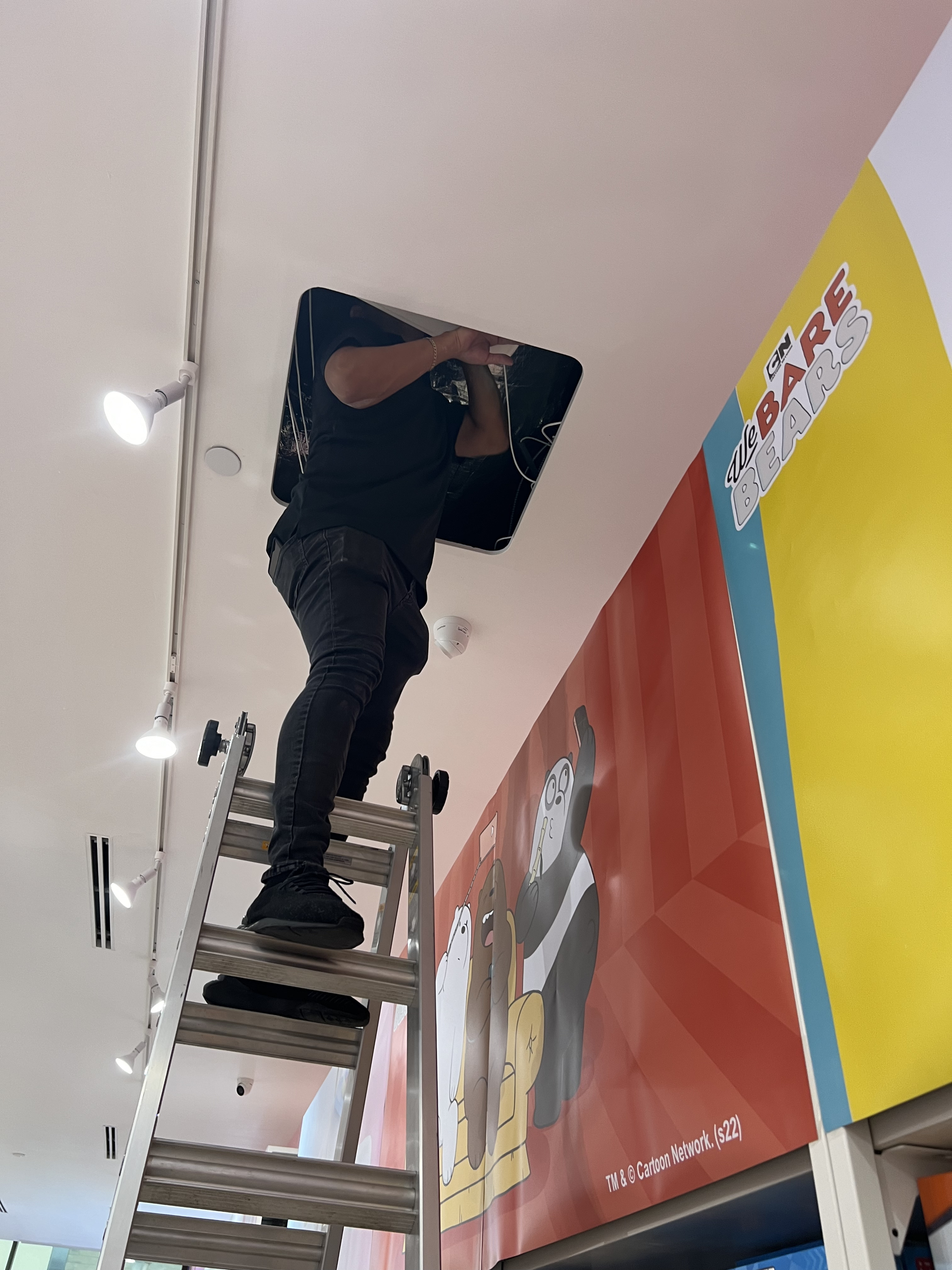 Cableado de red · Soporte técnico · Conectividad - Miniso — Memorial City Mall - Houston, TX 2024 - photo 15 of 21