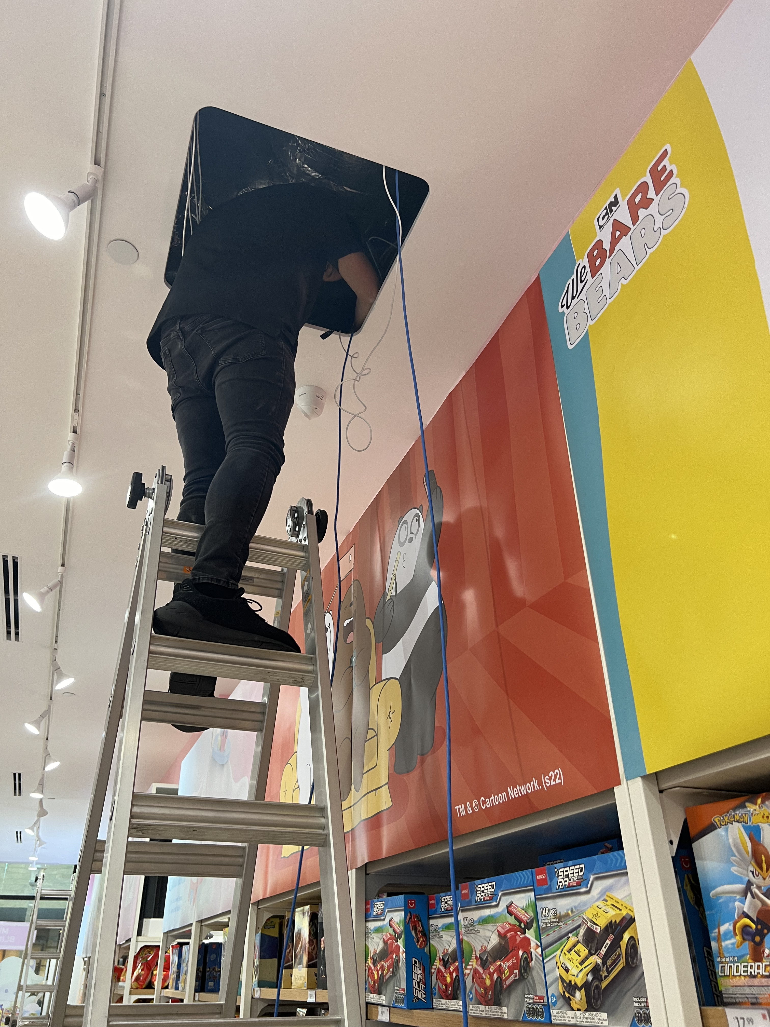 Cableado de red · Soporte técnico · Conectividad - Miniso — Memorial City Mall - Houston, TX 2024 - photo 18 of 21