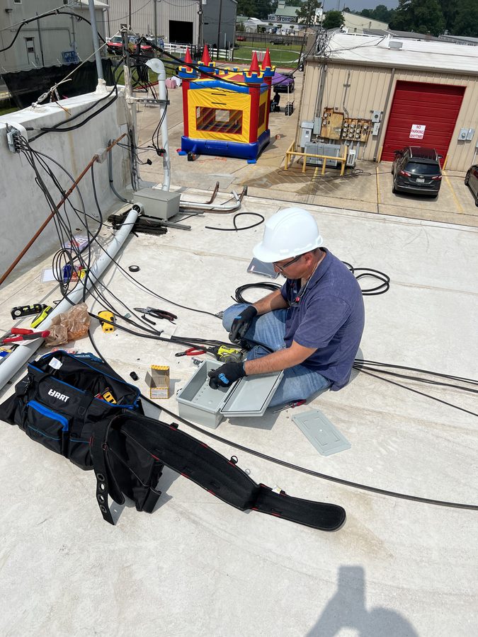 Cámaras de seguridad · Radioenlace · PoE - Vault Ventures LLC - Houston, TX 2024 - photo 9 of 26