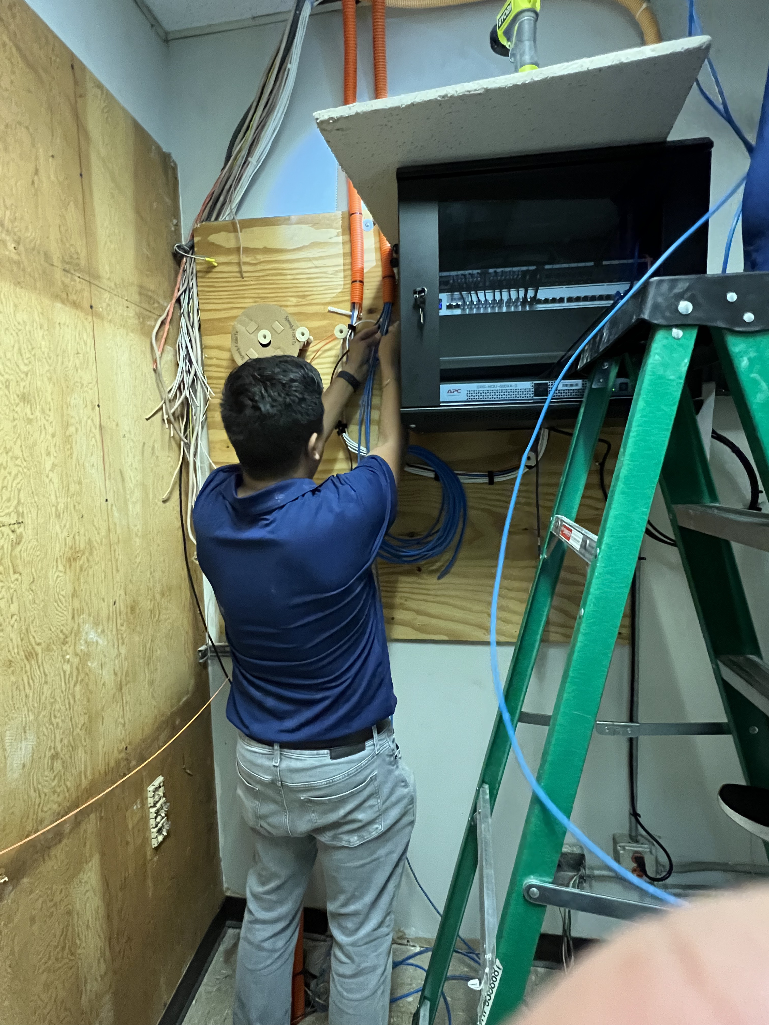 Cámaras · Cableado · Starlink · Punto a punto · Solar - Fayman International - Houston, TX 2024 - photo 10 of 30
